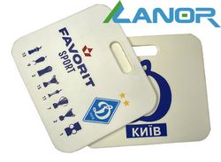 Нанесення логотипів на туристичні сидіння — ефективний спосіб брендування